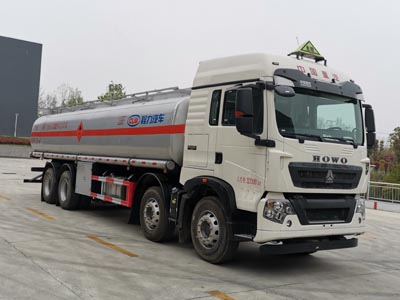 國六重汽豪沃前四后八加油車